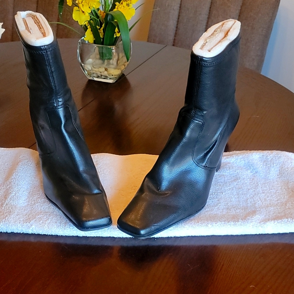 Heeled boots